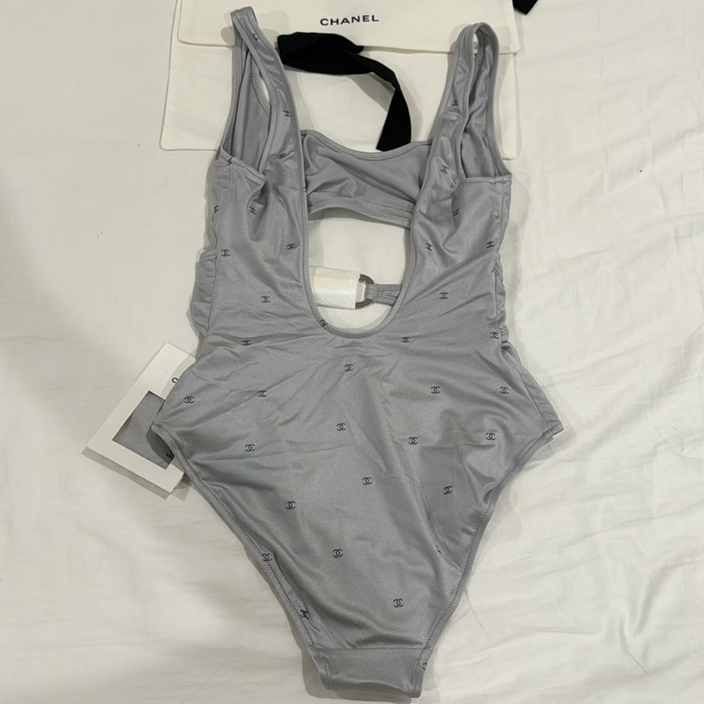 Chanel coco beach 24 swimsuit - Picture 6 of 8